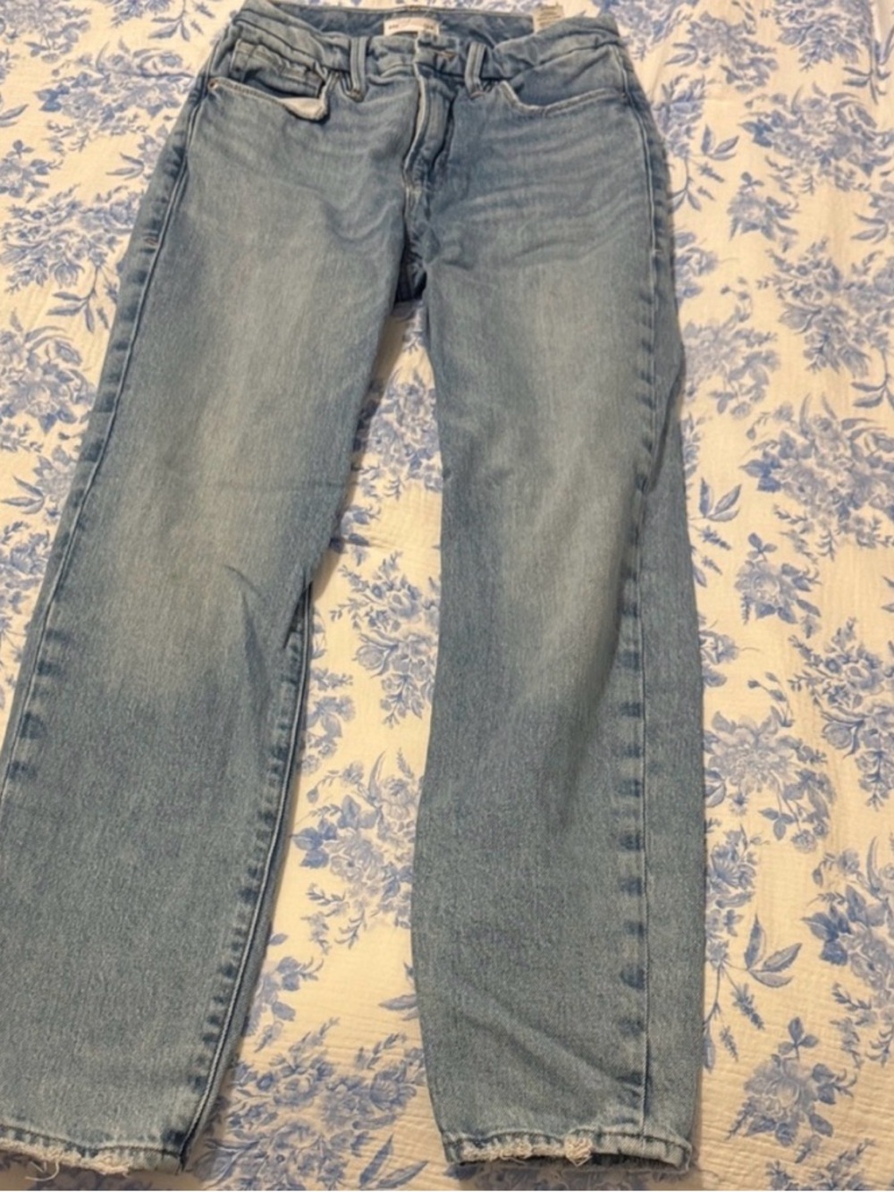 Good American Light Wash “Boyfriend”Jeans